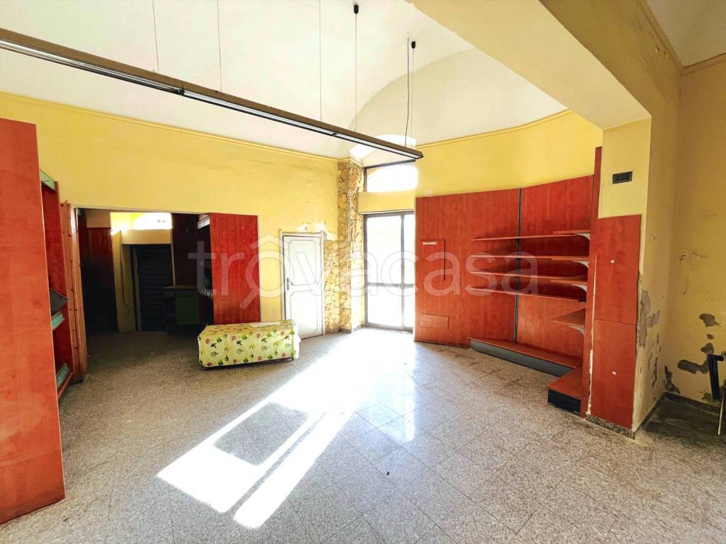 negozio in vendita a Ragusa in zona Ragusa Centro