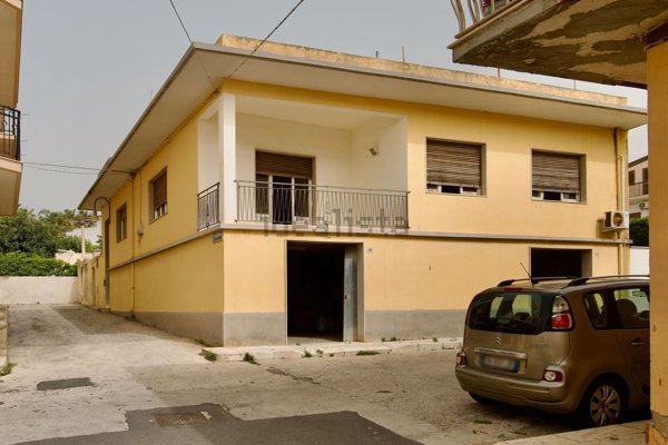 casa indipendente in vendita a Ragusa