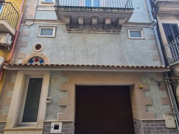 intera palazzina in vendita a Ragusa in zona Ibla