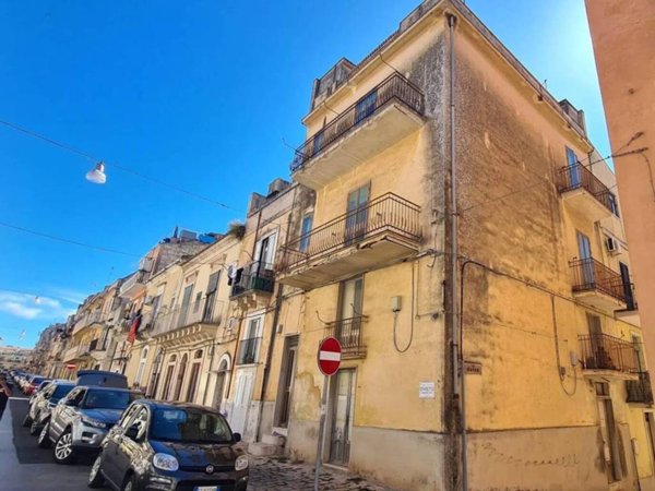 intera palazzina in vendita a Ragusa in zona Ragusa Centro