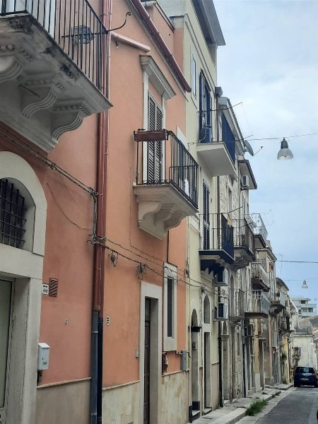 casa indipendente in vendita a Ragusa in zona Ragusa Centro