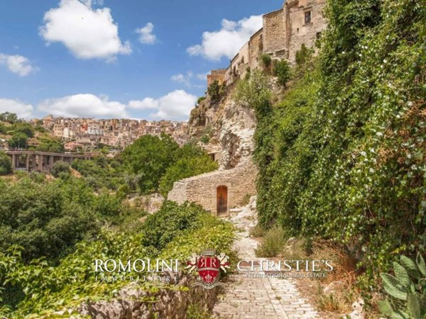 casa indipendente in vendita a Ragusa in zona Ibla