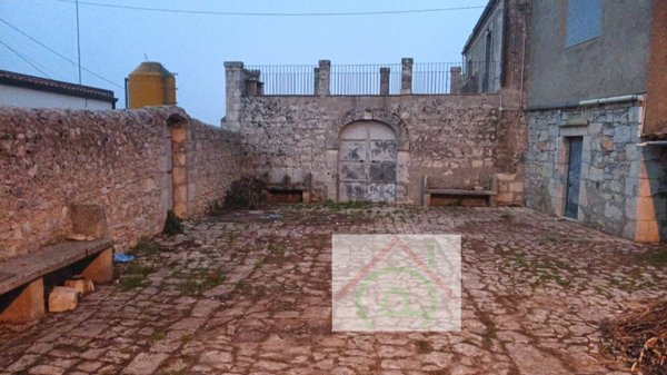 casa indipendente in vendita a Ragusa in zona Pizzillo