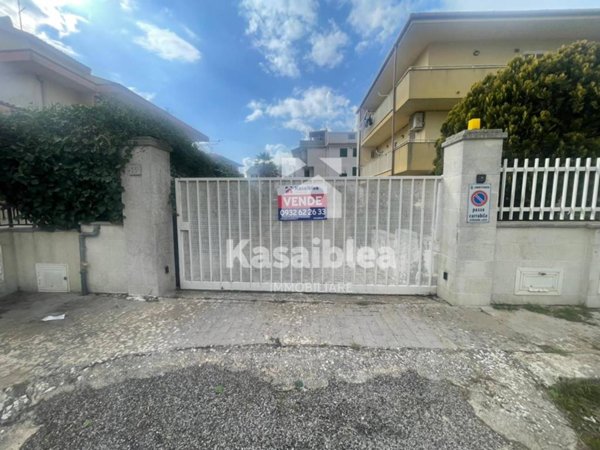 casa indipendente in vendita a Ragusa