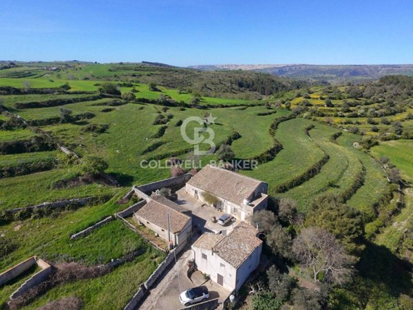 casa indipendente in vendita a Ragusa in zona San Giacomo / Bellocozzo