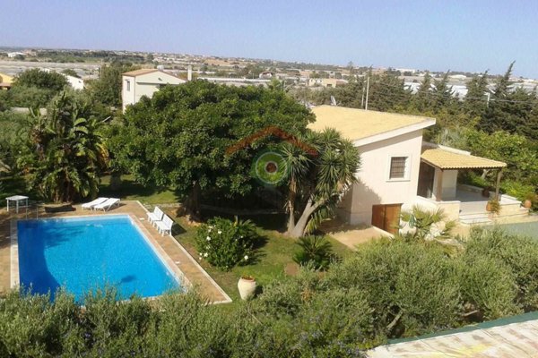 casa indipendente in vendita a Ragusa in zona Marina