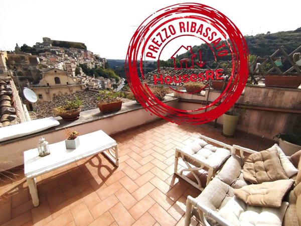 casa indipendente in vendita a Ragusa in zona Ibla
