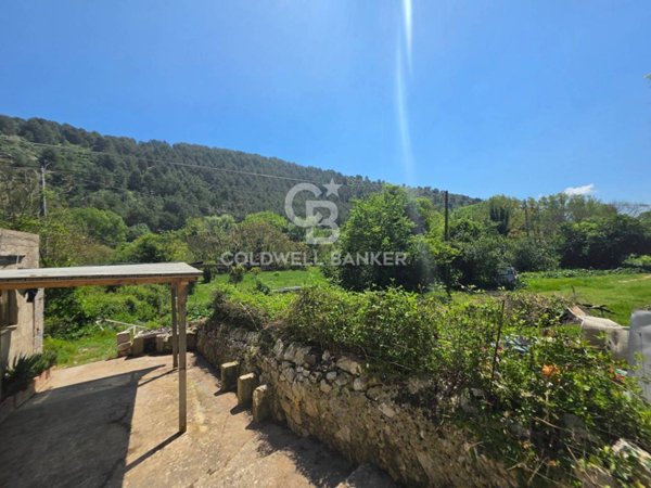 casa indipendente in vendita a Ragusa in zona Ibla