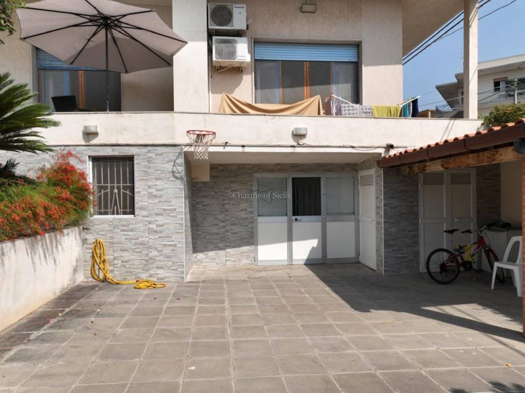 casa indipendente in vendita a Ragusa in zona Marina