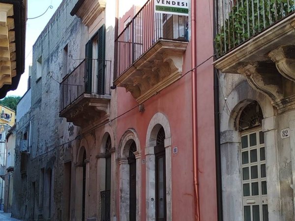 casa indipendente in vendita a Ragusa in zona Ibla