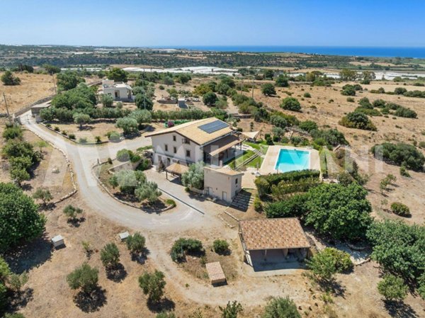 casa indipendente in vendita a Ragusa in zona Marina