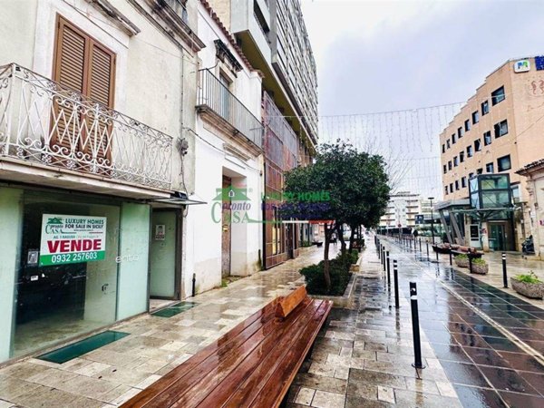 negozio in vendita a Ragusa in zona Ragusa Centro