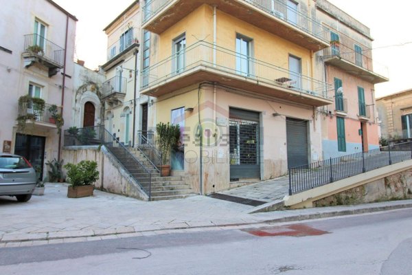locale commerciale in vendita a Ragusa in zona Ibla