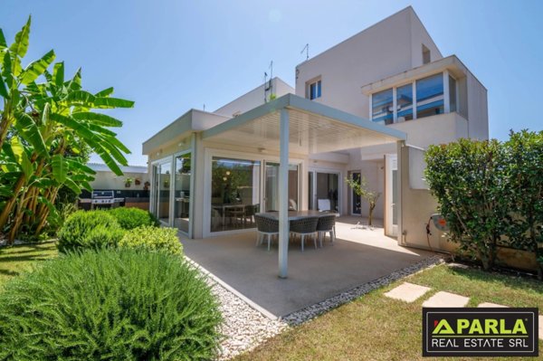 casa indipendente in vendita a Ragusa in zona Marina