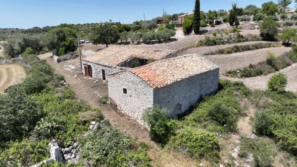 casa indipendente in vendita a Ragusa in zona San Giacomo / Bellocozzo