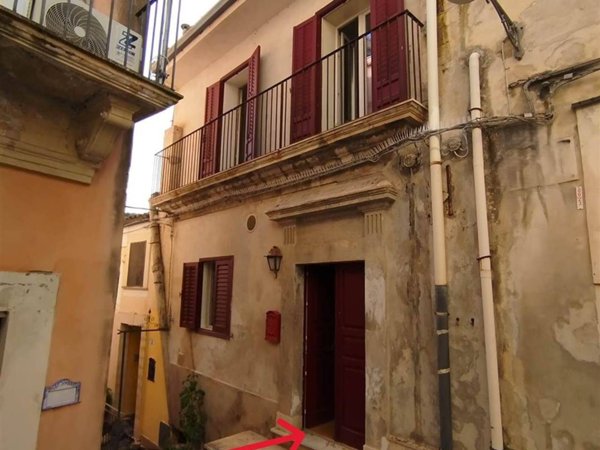 casa indipendente in vendita a Ragusa in zona Ibla