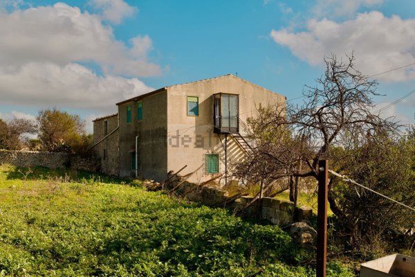 casa indipendente in vendita a Ragusa in zona Marina