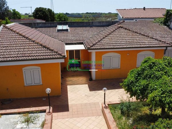 casa indipendente in vendita a Ragusa