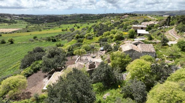 casa indipendente in vendita a Ragusa in zona Ibla
