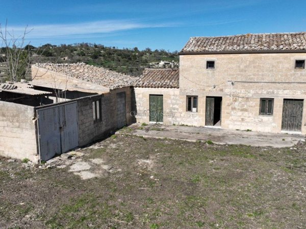 casa indipendente in vendita a Ragusa in zona San Giacomo / Bellocozzo