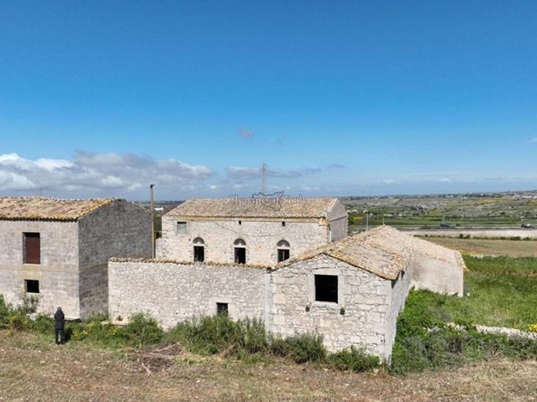 casa indipendente in vendita a Ragusa in zona Ragusa Centro