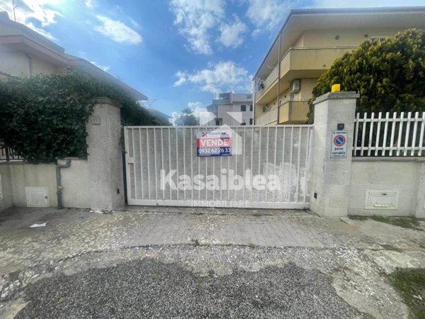 casa indipendente in vendita a Ragusa