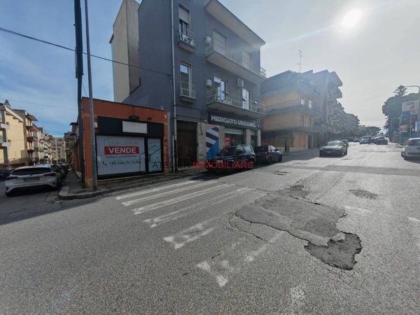 locale commerciale in vendita a Ragusa in zona Ragusa Centro