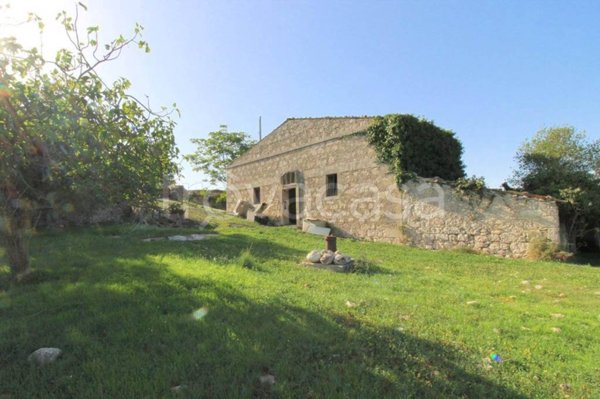 casa indipendente in vendita a Ragusa