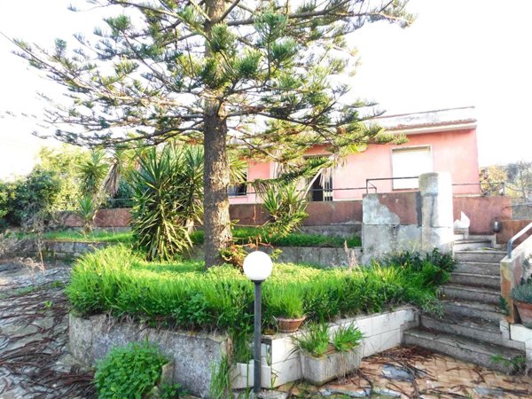casa indipendente in vendita a Ragusa