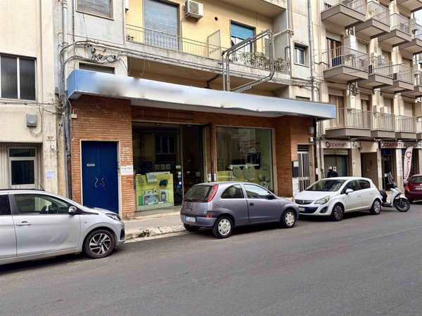 negozio in vendita a Ragusa in zona Ragusa Centro