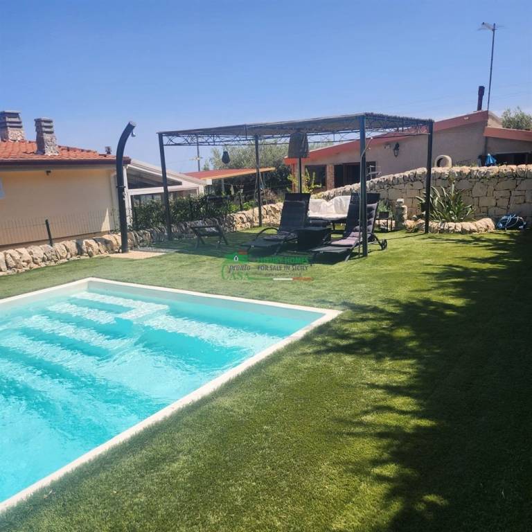 casa indipendente in vendita a Ragusa in zona Ragusa Centro