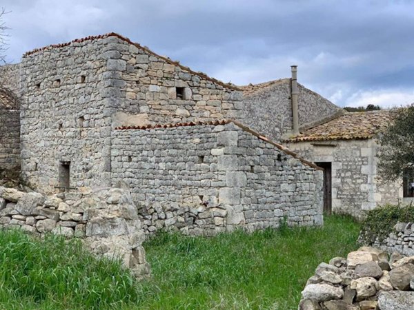 casa indipendente in vendita a Ragusa in zona San Giacomo / Bellocozzo