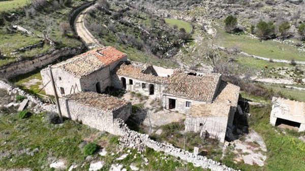 casa indipendente in vendita a Ragusa in zona San Giacomo / Bellocozzo