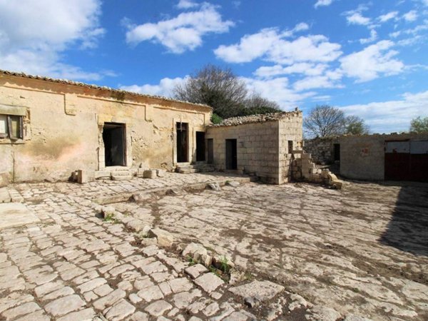 casa indipendente in vendita a Ragusa in zona San Giacomo / Bellocozzo