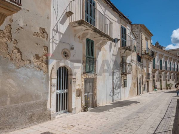 casa indipendente in vendita a Ragusa in zona Ibla