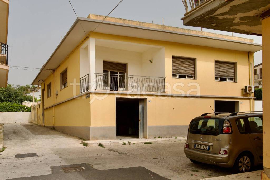 casa indipendente in vendita a Ragusa in zona Ragusa Centro
