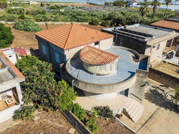 casa indipendente in vendita a Ragusa in zona Marina