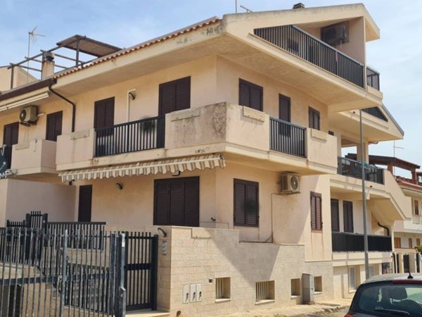 casa indipendente in vendita a Ragusa in zona Marina