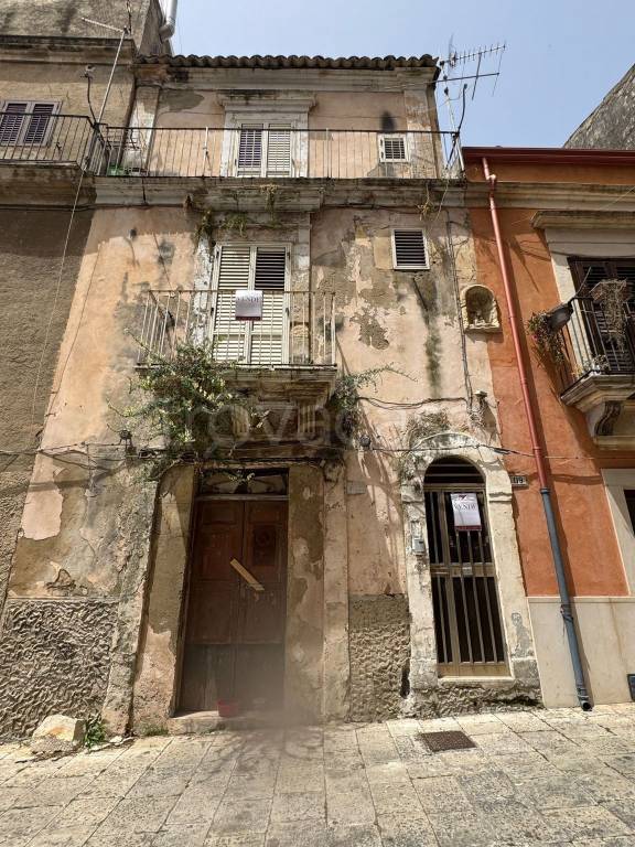 casa indipendente in vendita a Ragusa in zona Ragusa Centro