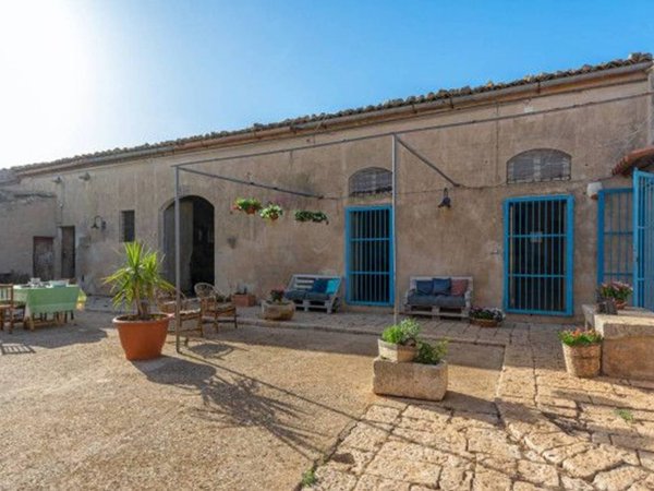 casa indipendente in vendita a Ragusa in zona Ibla