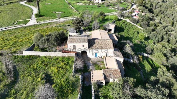 casa indipendente in vendita a Ragusa in zona San Giacomo / Bellocozzo