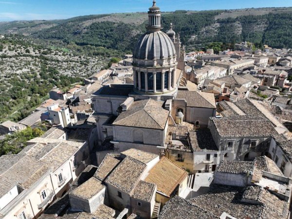 casa indipendente in vendita a Ragusa in zona Ibla