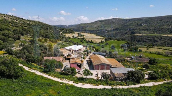 casa indipendente in vendita a Ragusa in zona San Giacomo / Bellocozzo