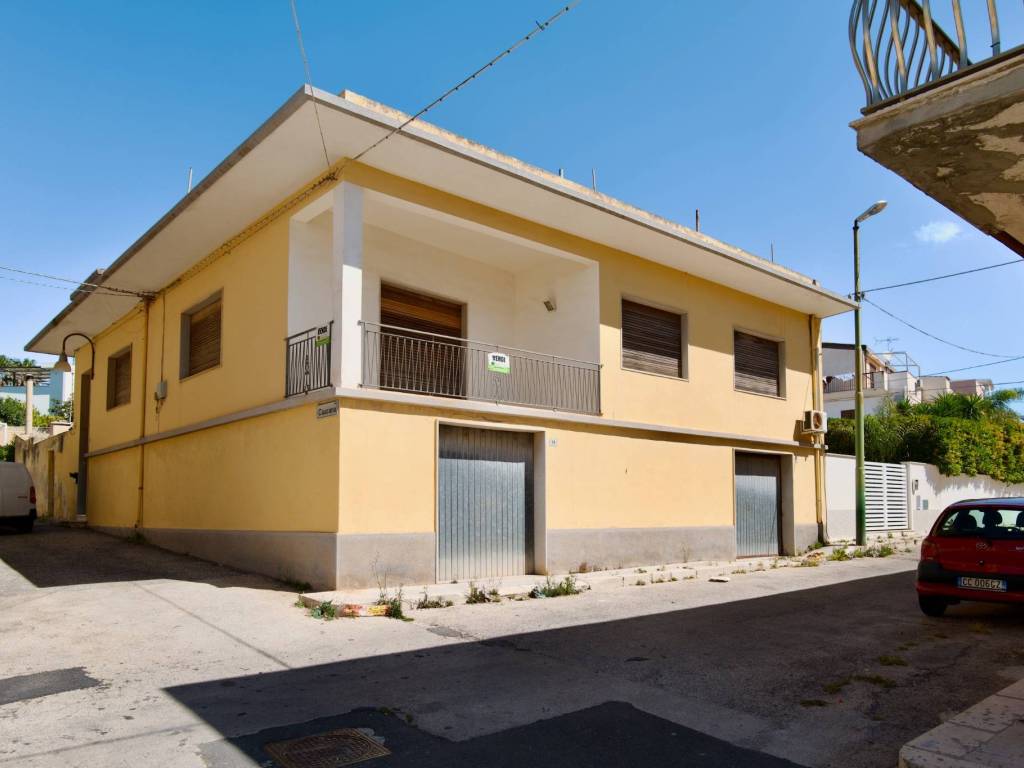 casa indipendente in vendita a Ragusa in zona Marina