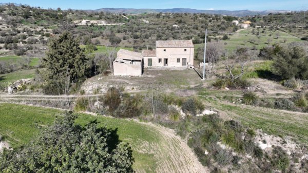 casa indipendente in vendita a Ragusa in zona San Giacomo / Bellocozzo