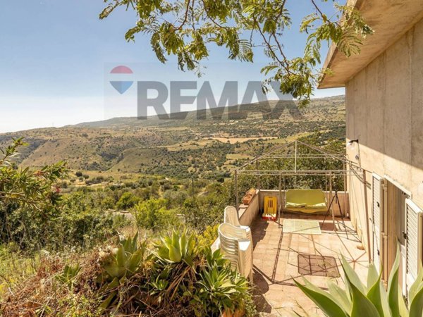 casa indipendente in vendita a Ragusa in zona Ibla