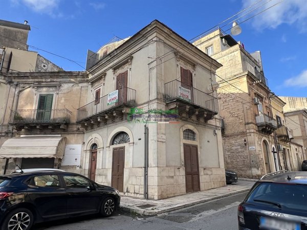 casa indipendente in vendita a Ragusa