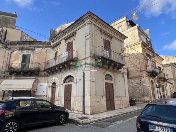 casa indipendente in vendita a Ragusa in zona Ibla