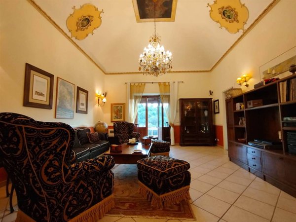 casa indipendente in vendita a Ragusa in zona Ibla