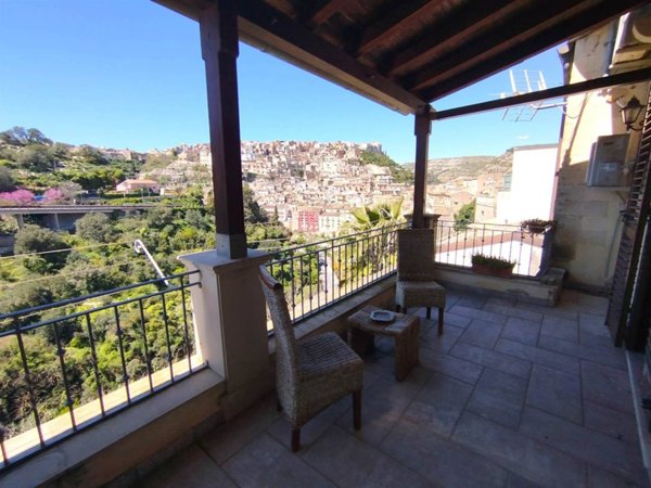 casa indipendente in vendita a Ragusa in zona Ibla